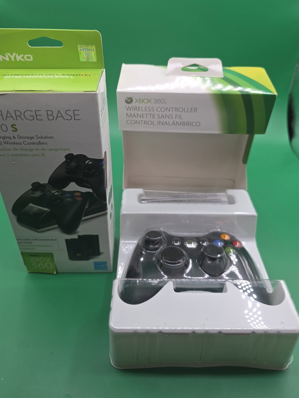 Official Xbox 360 Wireless Controller + Nyko Dual Charge Base 360 S Bundle